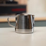 RVS espresso kannetje in een koffiehoek