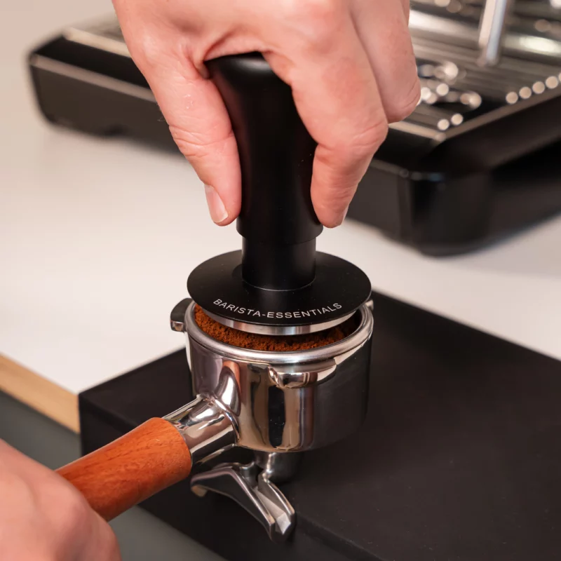 Calibrated spring loaded tamper 53.3mm for sage in use Barista-Essentials